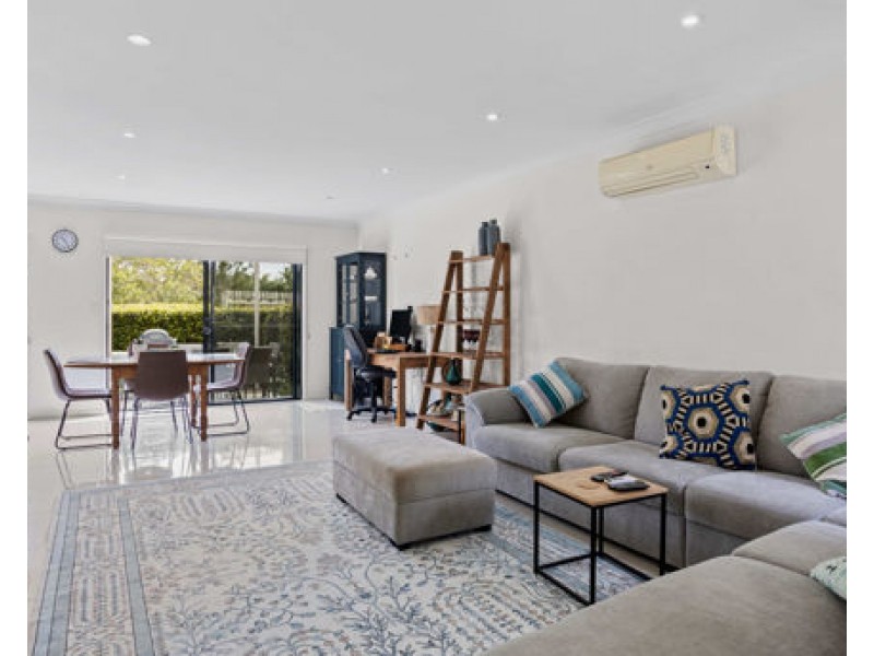 1/26 Hotham Drive, Pacific Pines QLD 4211