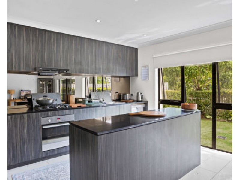 1/26 Hotham Drive, Pacific Pines QLD 4211