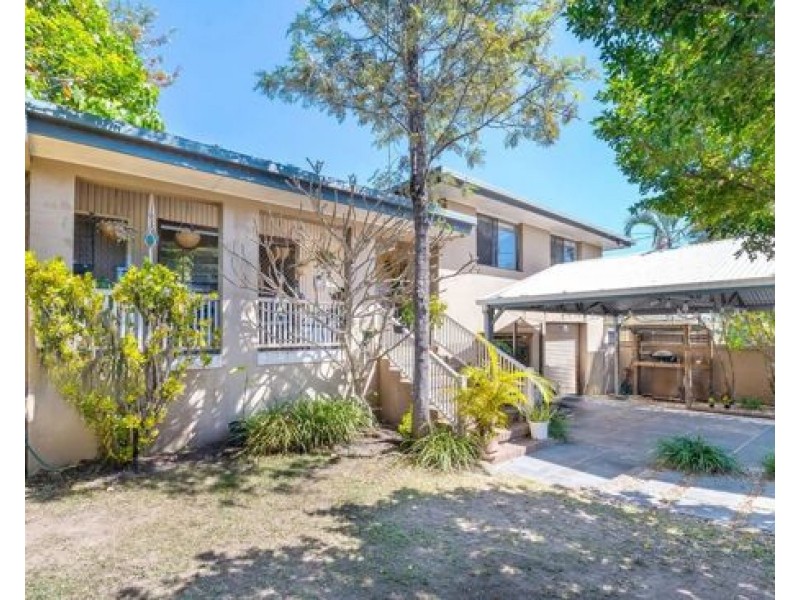 8 Barton Avenue, Southport QLD 4215