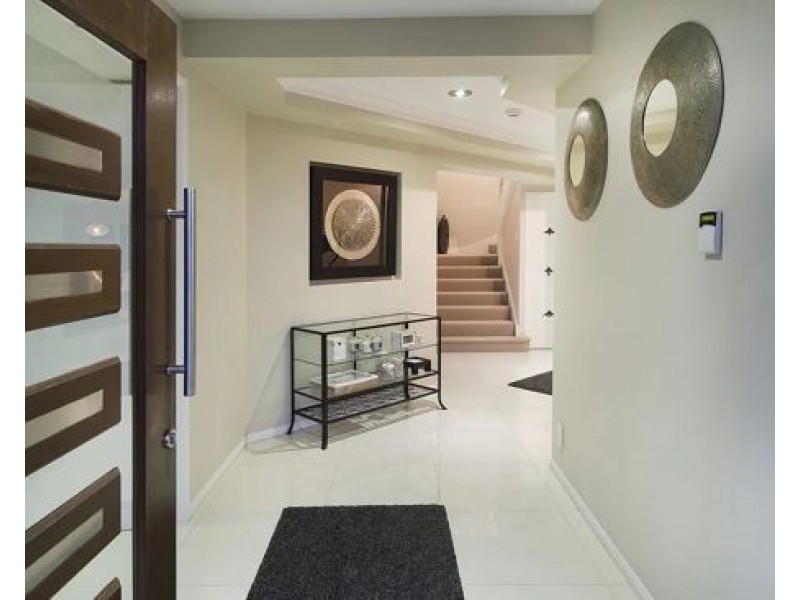 2112 Carlton Drive, Hope Island QLD 4212