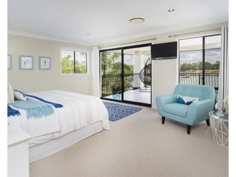 2112 Carlton Drive, Hope Island QLD 4212