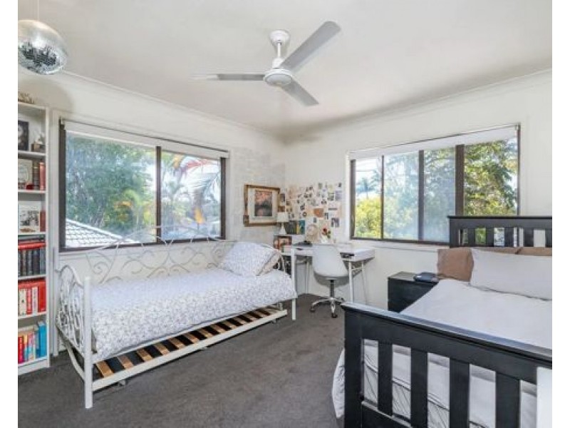 2112 Carlton Drive, Hope Island QLD 4212