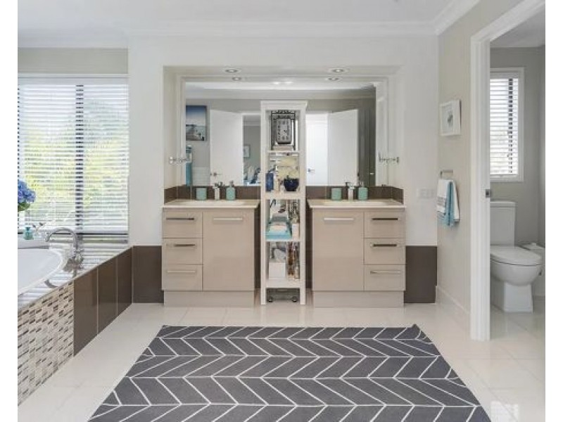 2112 Carlton Drive, Hope Island QLD 4212