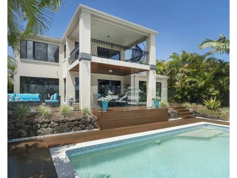 2112 Carlton Drive, Hope Island QLD 4212