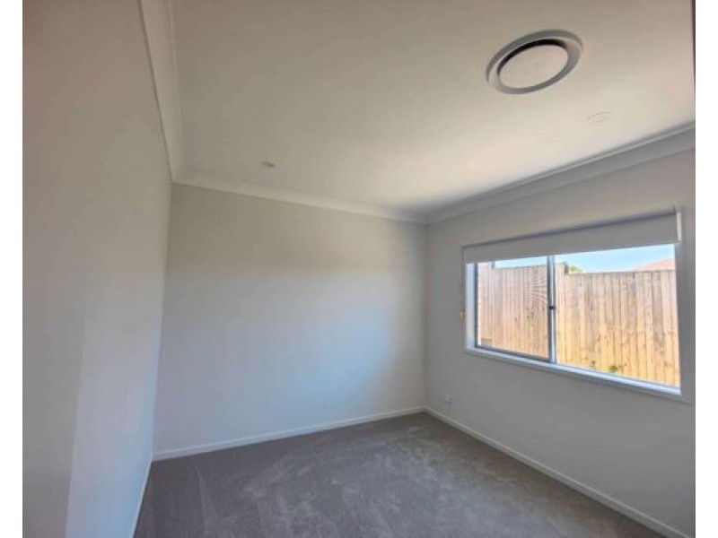 27 Jo-Ann Miller Dr, Collingwood Park QLD 4301