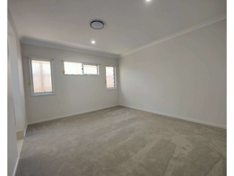 27 Jo-Ann Miller Dr, Collingwood Park QLD 4301