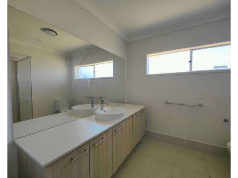 27 Jo-Ann Miller Dr, Collingwood Park QLD 4301