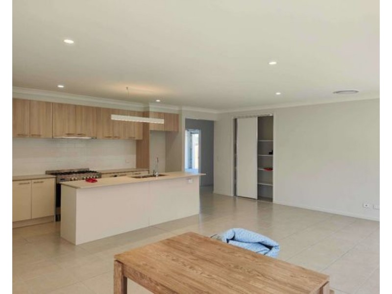 27 Jo-Ann Miller Dr, Collingwood Park QLD 4301