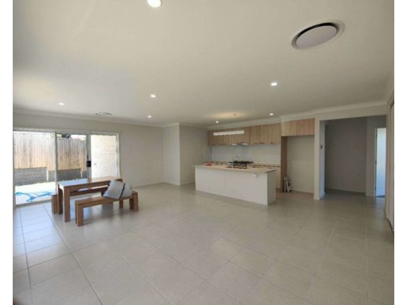 27 Jo-Ann Miller Dr, Collingwood Park QLD 4301