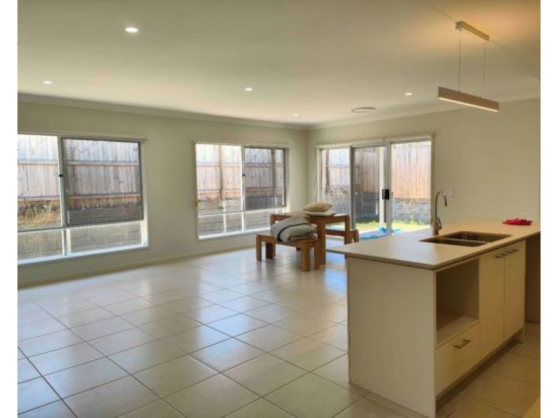 27 Jo-Ann Miller Dr, Collingwood Park QLD 4301