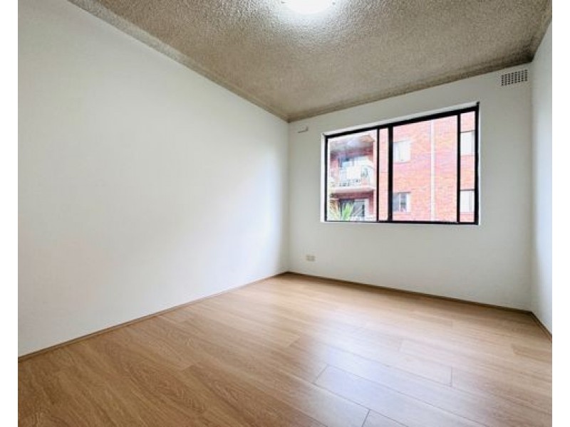 2/2 Macquarie Pl, Mortdale NSW 2223