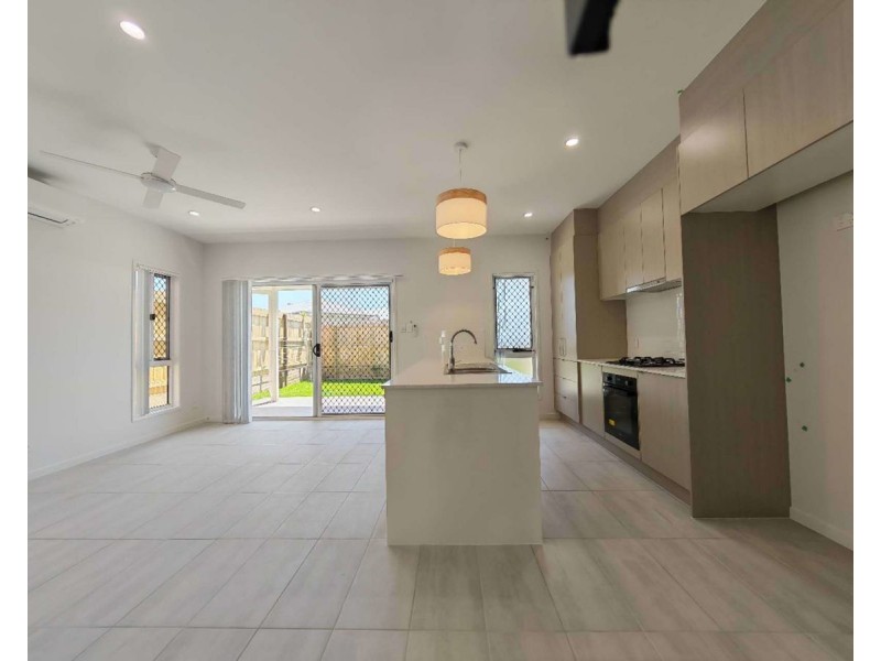 69A Blackstone Crescent, Ripley QLD 4306