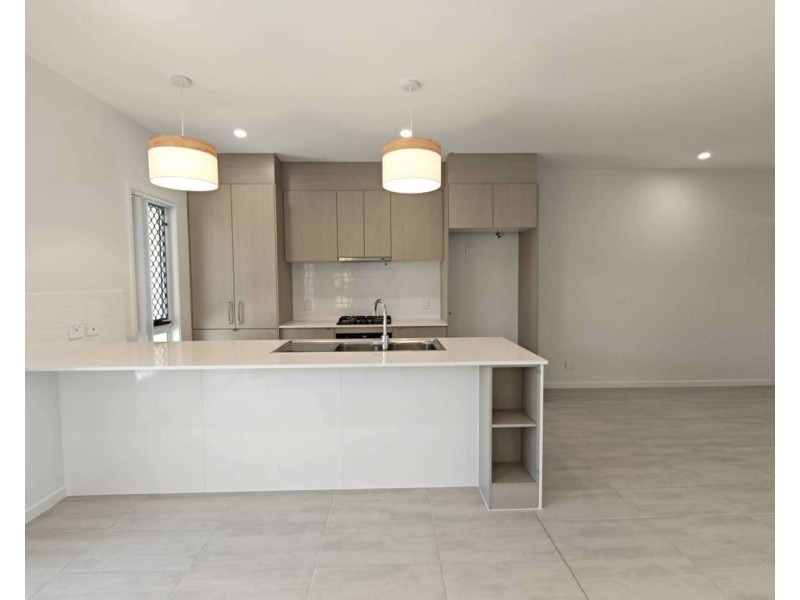 69A Blackstone Crescent, Ripley QLD 4306
