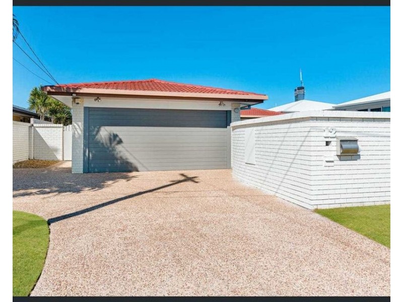 12 Andrea Avenue, Broadbeach Waters QLD 4218