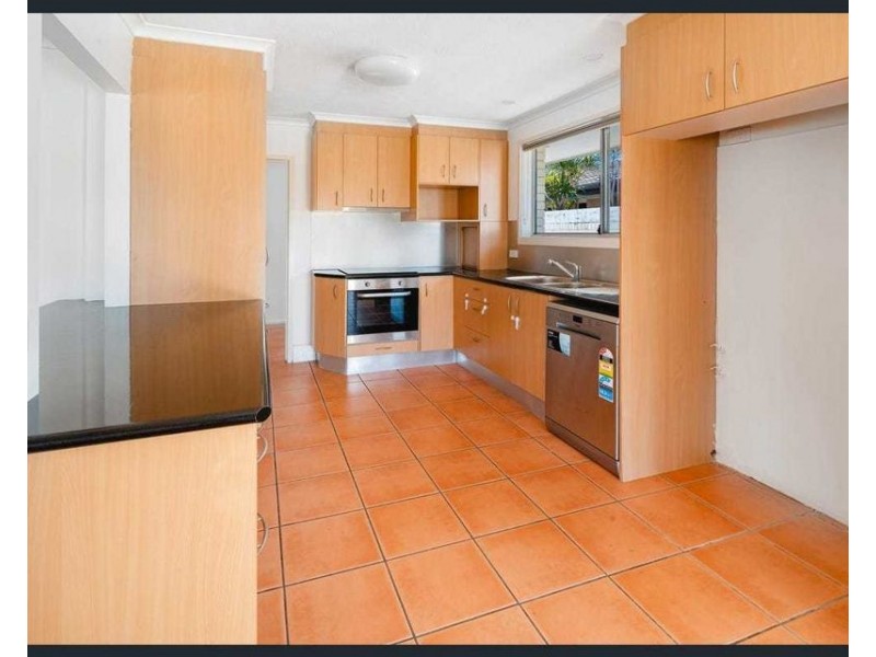 12 Andrea Avenue, Broadbeach Waters QLD 4218