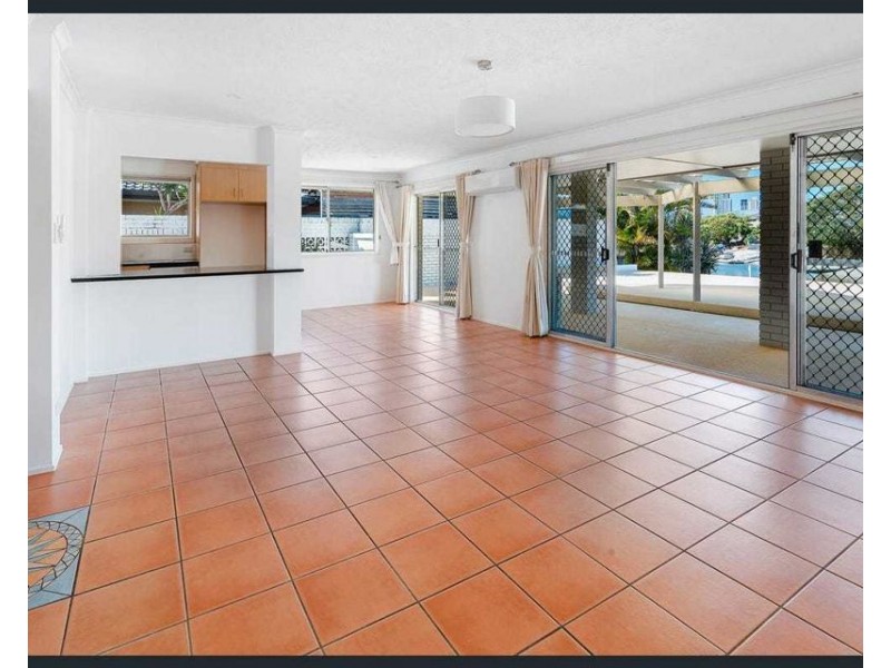 12 Andrea Avenue, Broadbeach Waters QLD 4218