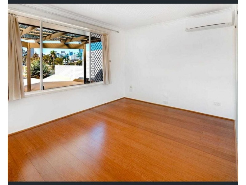 12 Andrea Avenue, Broadbeach Waters QLD 4218