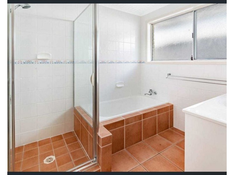 12 Andrea Avenue, Broadbeach Waters QLD 4218