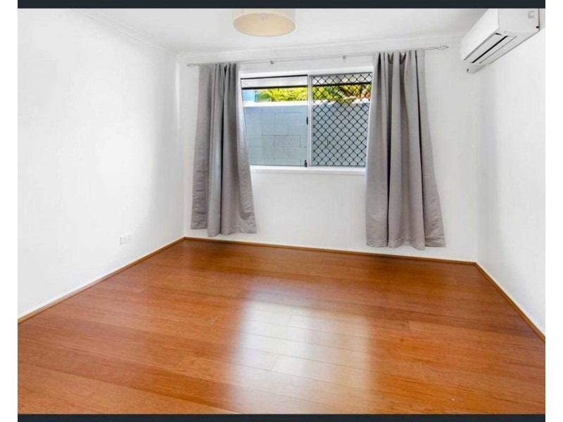 12 Andrea Avenue, Broadbeach Waters QLD 4218