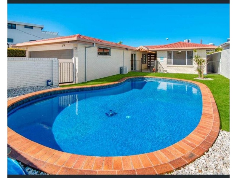 12 Andrea Avenue, Broadbeach Waters QLD 4218