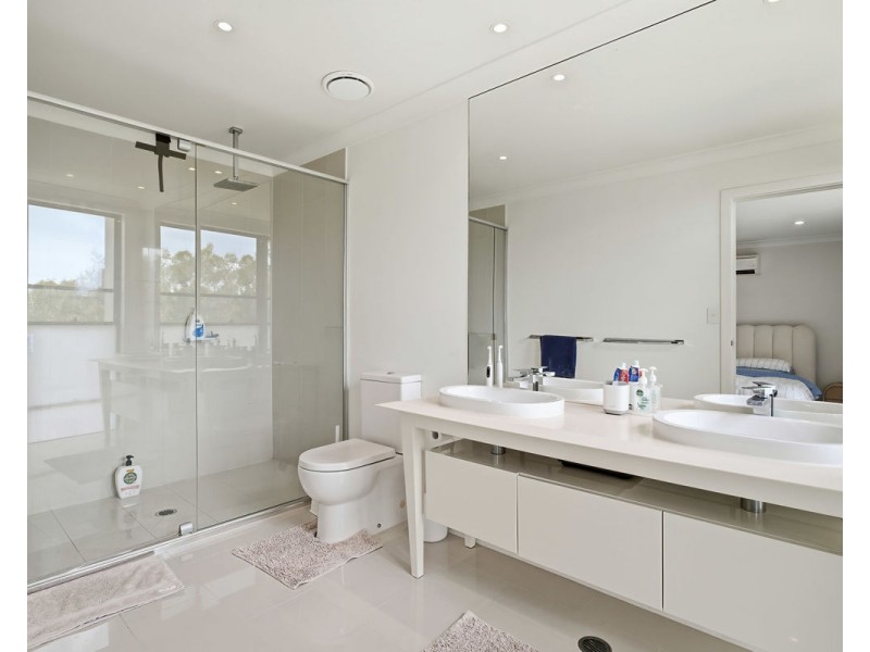 158 North Hill Drive, Robina QLD 4226