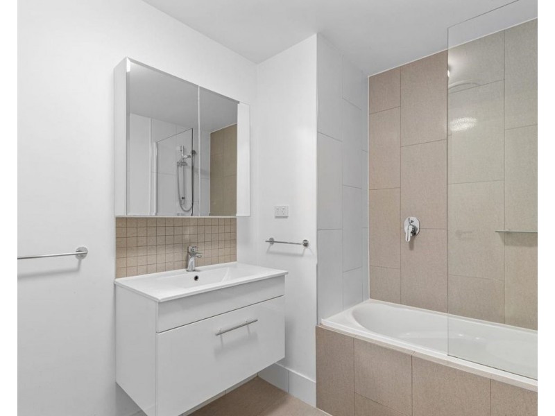 2208/65 Varsity Parade, Varsity Lakes QLD 4227