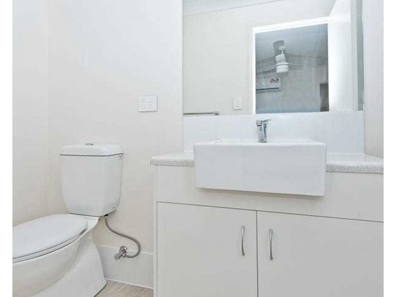 12-2 Creekstone Ave, Redbank Plains QLD 4301