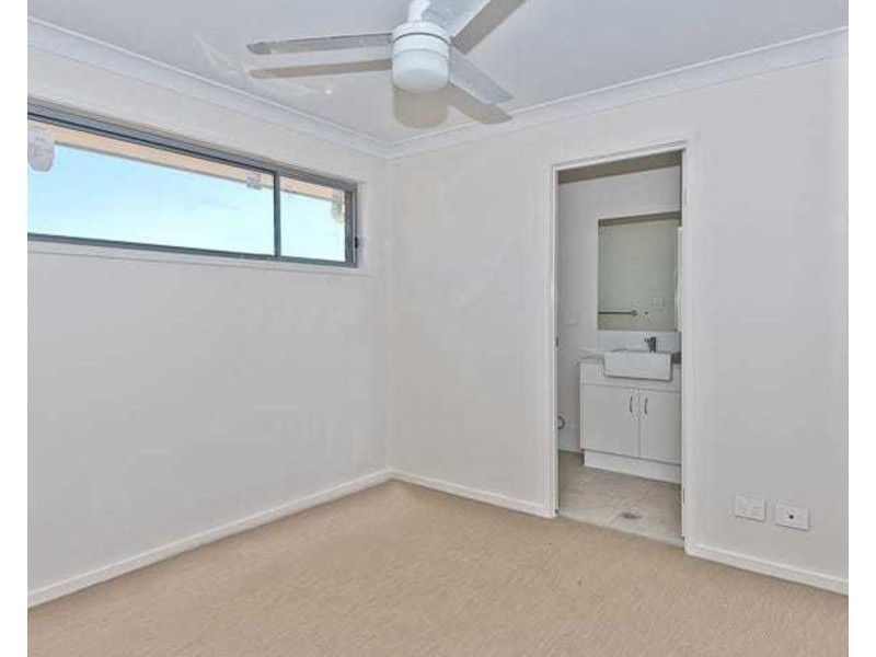 12-2 Creekstone Ave, Redbank Plains QLD 4301