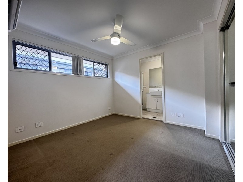 12-2 Creekstone Ave, Redbank Plains QLD 4301