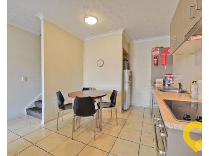 1 1848 Logan road, Upper Mount Gravatt QLD 4122