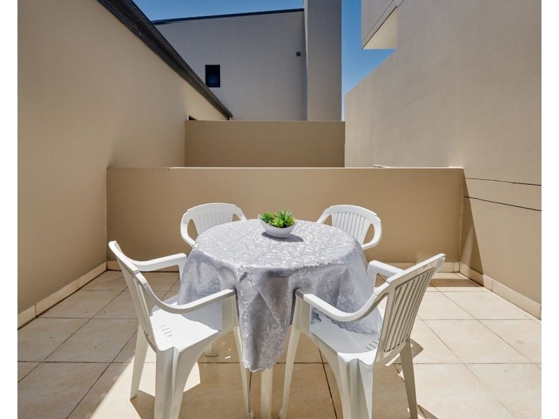 1 1848 Logan road, Upper Mount Gravatt QLD 4122