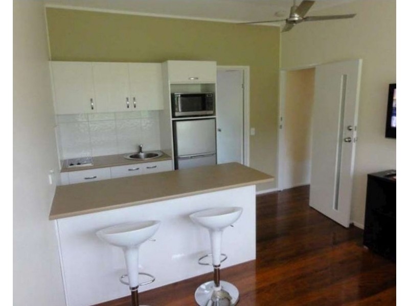 2A/65 Sandford St, St Lucia QLD 4067