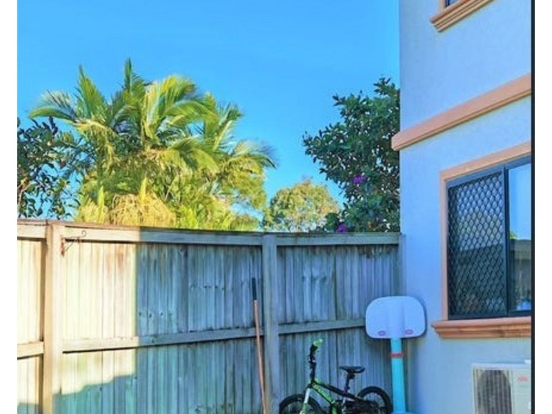 Unit 37 12 Greendale Way, Carindale QLD 4152