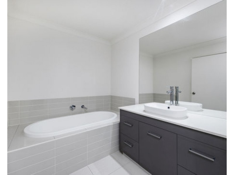 2 Bourton Road, Merrimac QLD 4226