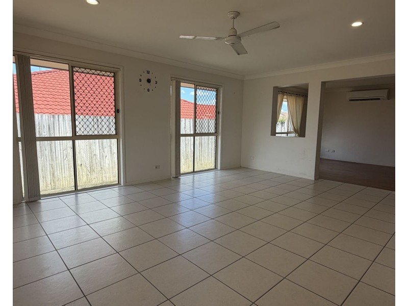 27 Charlton Place, Regents Park QLD 4118