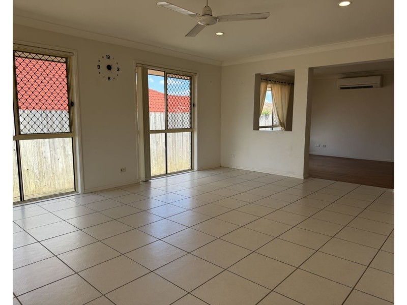 27 Charlton Place, Regents Park QLD 4118