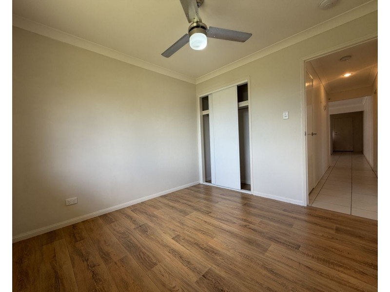 27 Charlton Place, Regents Park QLD 4118