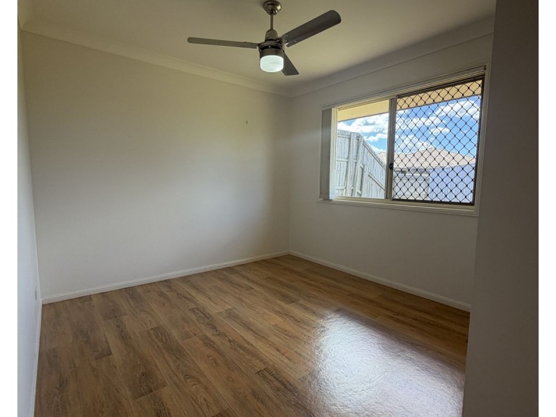 27 Charlton Place, Regents Park QLD 4118