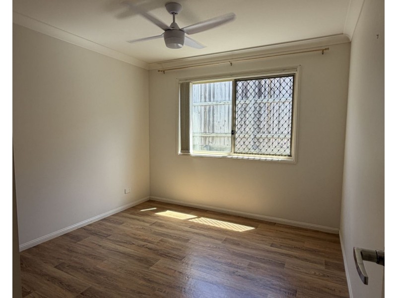 27 Charlton Place, Regents Park QLD 4118