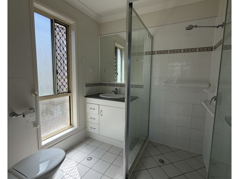 27 Charlton Place, Regents Park QLD 4118