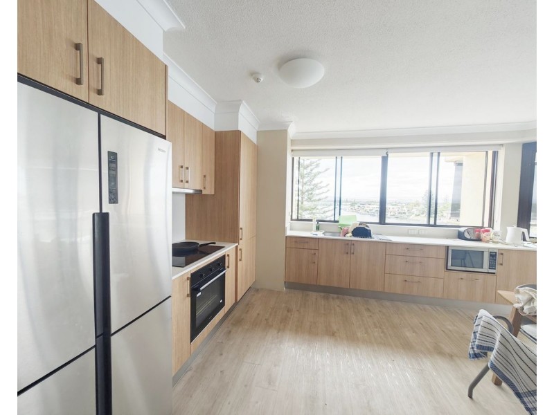 09 2890 Gold Coast Highway, Surfers Paradise QLD 4217