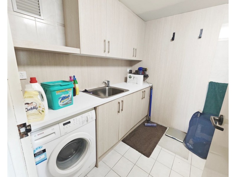 09 2890 Gold Coast Highway, Surfers Paradise QLD 4217