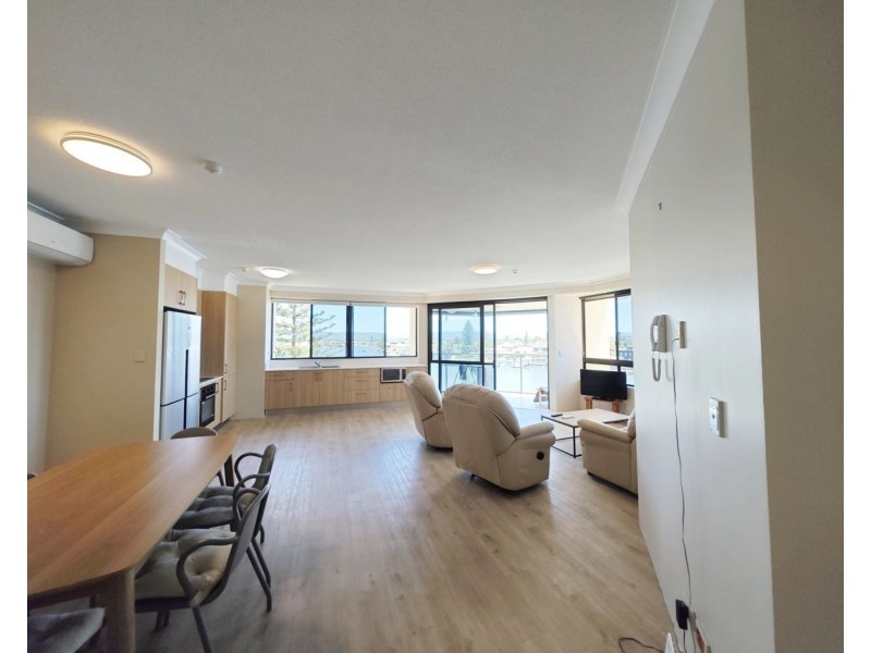 09 2890 Gold Coast Highway, Surfers Paradise QLD 4217