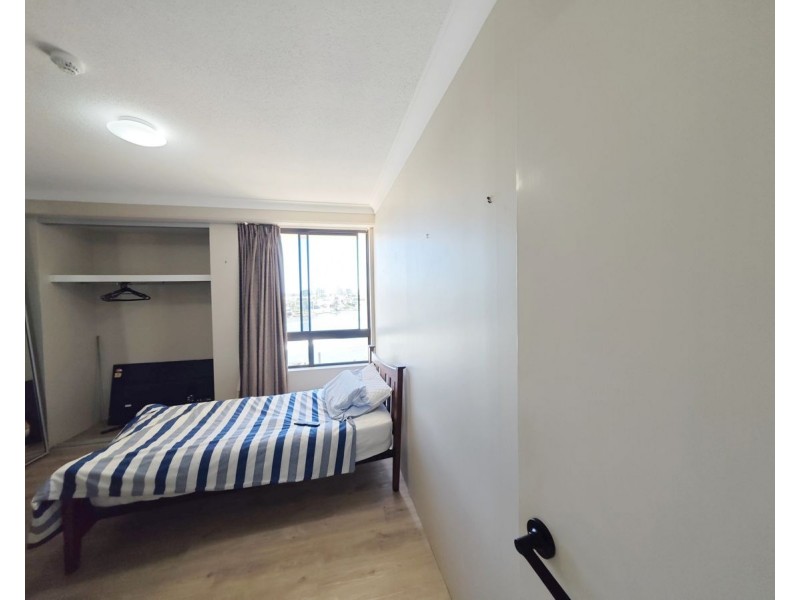 09 2890 Gold Coast Highway, Surfers Paradise QLD 4217