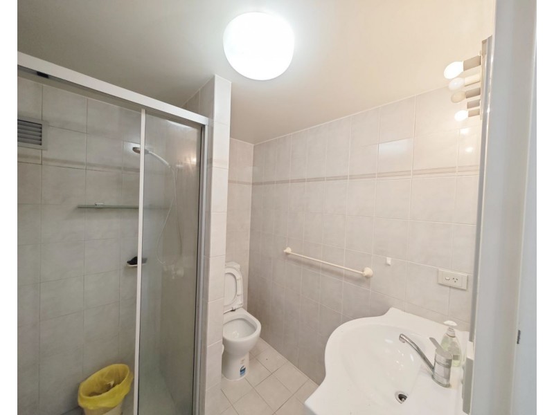 09 2890 Gold Coast Highway, Surfers Paradise QLD 4217