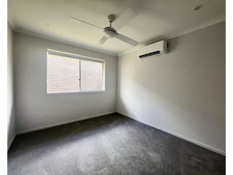 6 Chrysanthus St, Crestmead QLD 4132