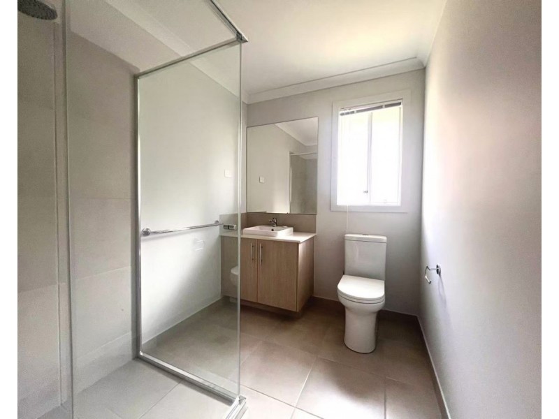 6 Chrysanthus St, Crestmead QLD 4132