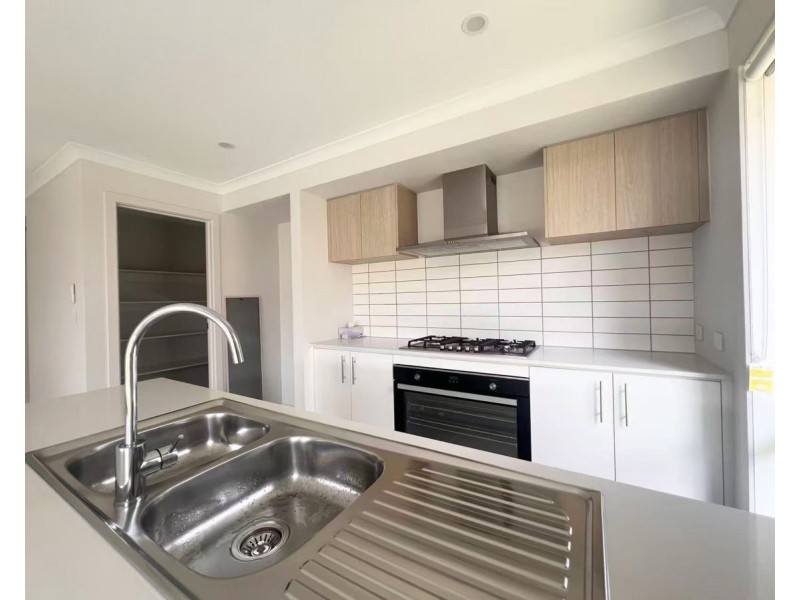 6 Chrysanthus St, Crestmead QLD 4132