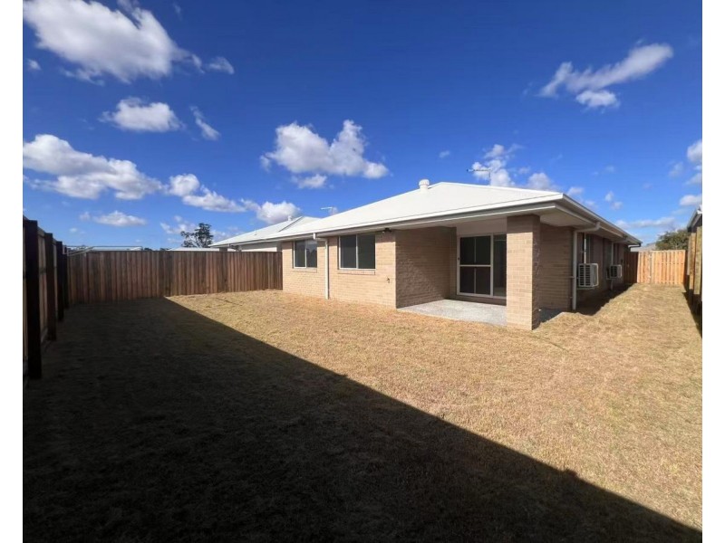 6 Chrysanthus St, Crestmead QLD 4132