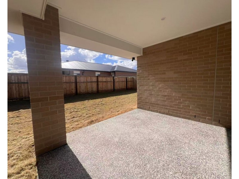 6 Chrysanthus St, Crestmead QLD 4132